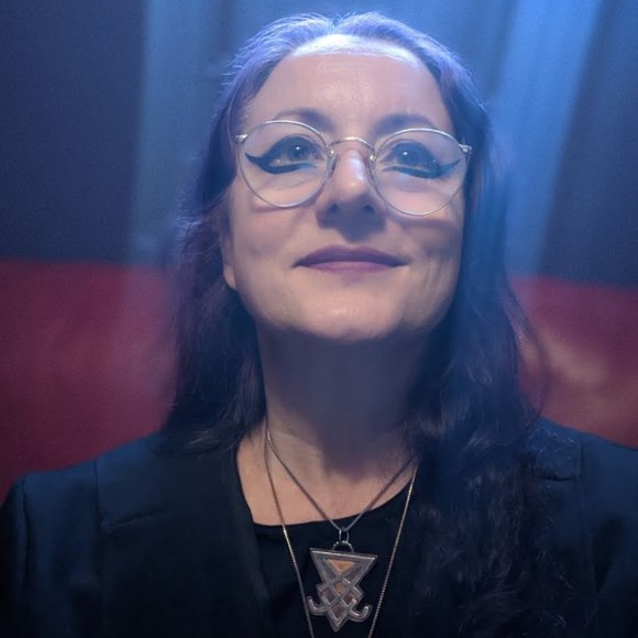 Meet your Posher, Nikki - Picture 3 of 5